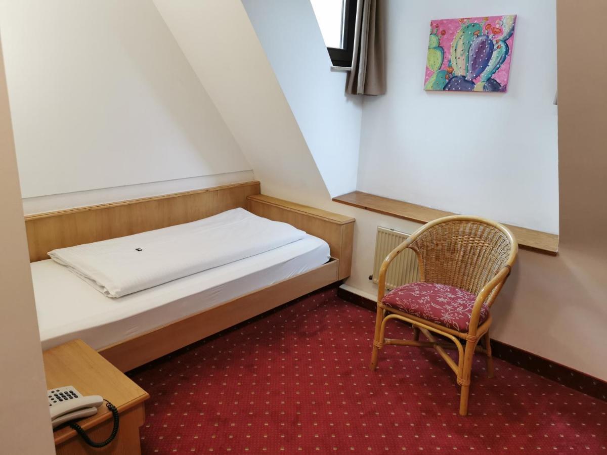 Landhotel Oelmuehle Mombris Exterior photo